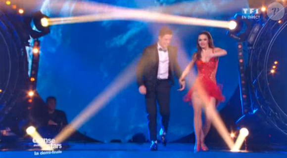 Loïc Nottet et Denitsa Ikonomova dans la demi-finale de Danse avec les stars 6 sur TF1, le vendredi 18 décembre 2015.