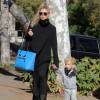 Fergie, son mari Josh Duhamel et leur fils Axl se rendent dans un parc à Los Angeles, le 17 décembre 2015. © CPA/Bestimage