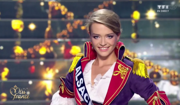 Miss Alsace - Premier tableau, 11 Miss défilent en pirates, lors de l'élection Miss France 2016 le samedi 19 décembre 2015 sur TF1