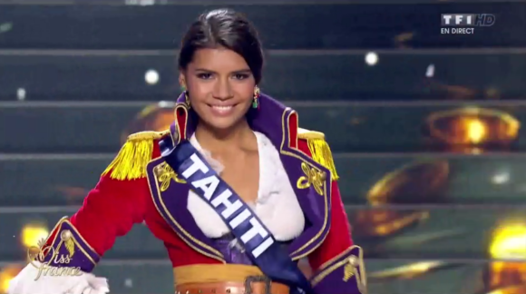 Miss Tahiti - Premier tableau, 11 Miss défilent en pirates, lors de l'élection Miss France 2016 le samedi 19 décembre 2015 sur TF1