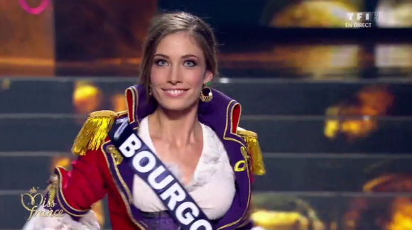 Miss Bourgogne - Premier tableau, 11 Miss défilent en pirates, lors de l'élection Miss France 2016 le samedi 19 décembre 2015 sur TF1