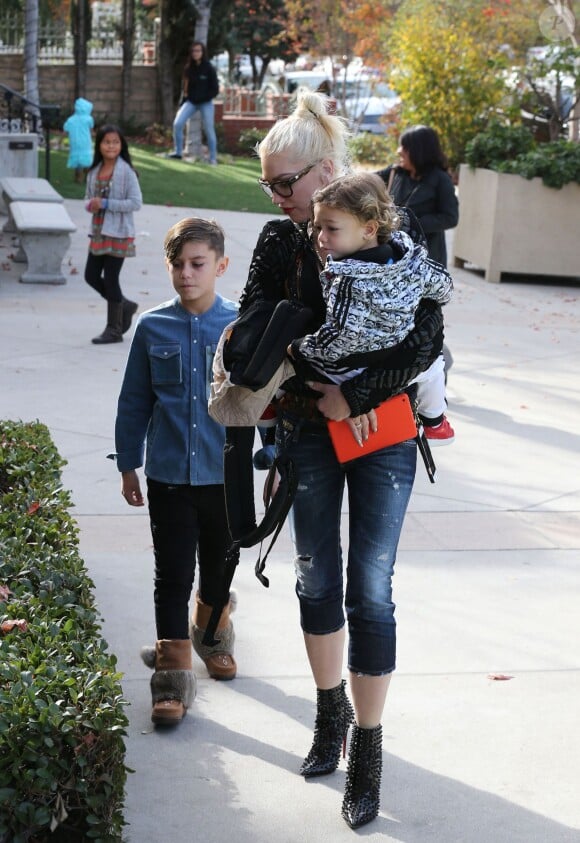 Exclusif - Gwen Stefani emmène ses enfants Kingston, Zuma et Apollo à l'église à Los Angeles, le 6 décembre 2015