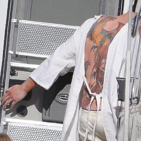 Exclusif - Ben Affleck porte un tatouage XXL sur le tournage de 'Live By Night' à Los Angeles, le 9 décembre 2015
