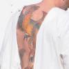 Exclusif - Ben Affleck, dévoile son nouveau tatouage, un phoenix dans le dos, sur le tournage de 'Live By Night' à Los Angeles, le 8 décembre 2015.