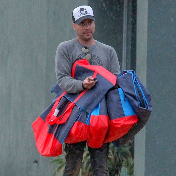 Exclusif - Jessica Alba fait du shopping avec son mari Cash Warren et ses filles Honor et Haven à Los Angeles le 19 décembre 2015.