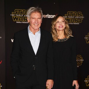 Harrison Ford et sa femme Calista Flockhart - Première de "Star Wars : le réveil de la force" à Los Angeles le 14 décembre 2015.