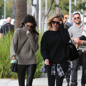 Kendall Jenner et Khloé Kardashian à Beverly Hills, le 20 décembre 2015.