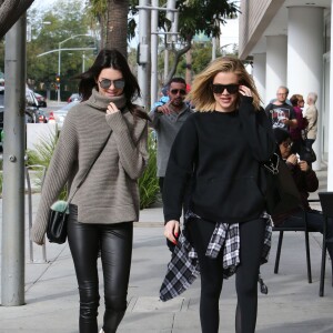 Kendall Jenner et Khloé Kardashian à Beverly Hills, le 20 décembre 2015.