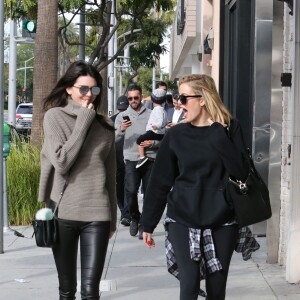 Kendall Jenner et Khloé Kardashian à Beverly Hills, le 20 décembre 2015.