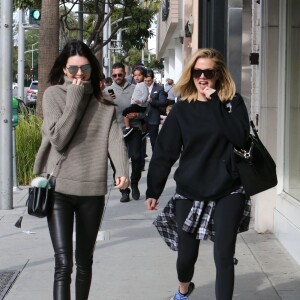 Kendall Jenner et Khloé Kardashian à Beverly Hills, le 20 décembre 2015.