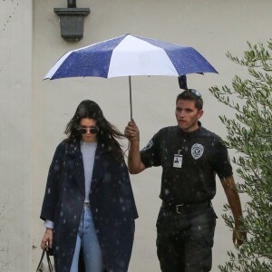 Kendall Jenner et Hailey Baldwin font du shopping à Malibu, Los Angeles, le 19 décembre 2015.