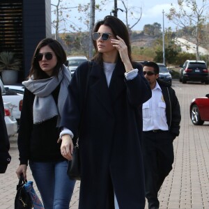 Kendall Jenner et Hailey Baldwin font du shopping à Malibu, Los Angeles, le 19 décembre 2015.