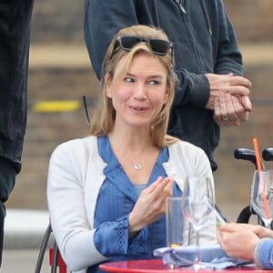 Renée Zellweger sur le tournage de "Bridget Jones 3" au Kings Cross St Pancras à Londres, le 9 octobre 2015.