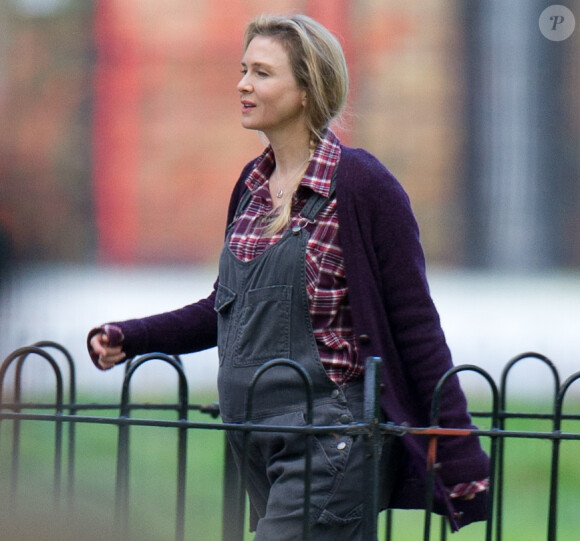 Renée Zellweger (enceinte pour les besoins du film) sur le tournage de "Bridget Jones 3" à Londres le 8 octobre 2015