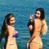Martika (Bachelor) : Sexy en bikini string avec une de ses copines !