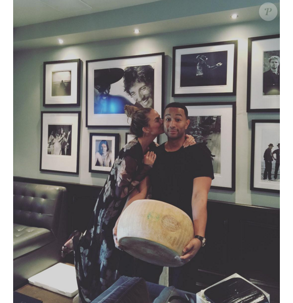 Photo de Chrissy Teigen et John Legend publiée le 19 décembre 2015.