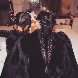 North West et Kim Kardashian coiffées à l'identique pour le réveillon. Los Angeles, le 25 décembre 2015.