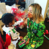 Khloé Kardashian et sa nièce North fêtent Noël en famille à Los Angeles, le 25 décembre 2015.