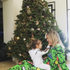 Khloé Kardashian et sa nièce Penelope fêtent Noël en famille à Los Angeles, le 25 décembre 2015.
