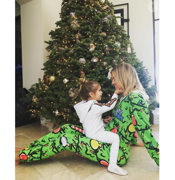 Khloé Kardashian et sa nièce Penelope fêtent Noël en famille à Los Angeles, le 25 décembre 2015.