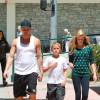 Ryan Phillippe et ses enfants Ava et Deacon dans les rues de Brentwood, Los Angeles, le 26 août 2013