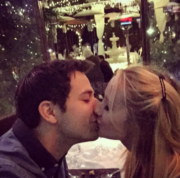 Anna Camp et Skylar Astin amoureux (photo postée le 30 novembre 2015)