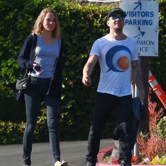 Exclusif - Reese Witherspoon et son ex-mari Ryan Phillippe se rendent à une réunion à l'école de leur fils Deacon à Brentwood, le 8 mars 2015. Ryan est arrivé peu de temps après sa compagne Paulina Slagter. Reese est ensuite allée acheter un jus de fruits avec son fils Deacon.