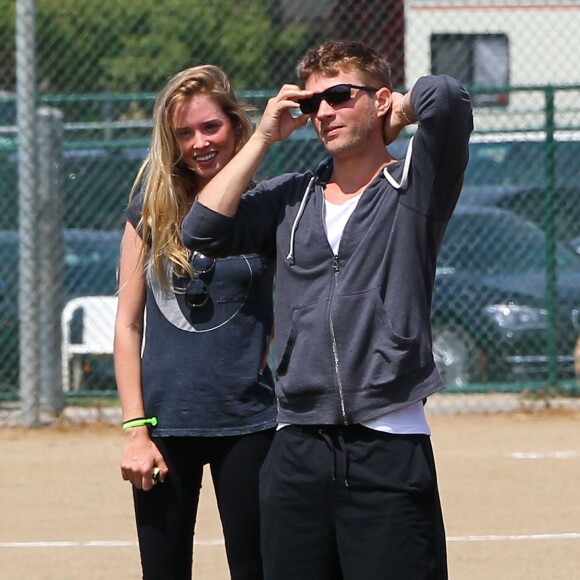 Reese Witherspoon et Ryan Phillippe regarde avec leurs compagnons respectifs leur fils Deacon jouer au football a Brentwood, le 18 mai 2013