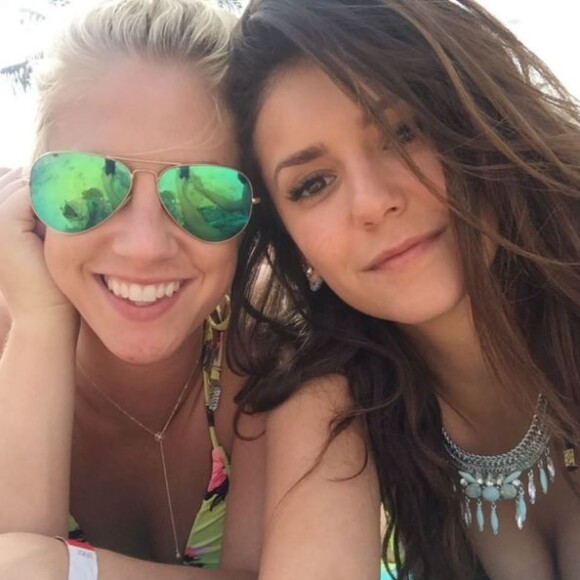 Nina Dobrev a partagé des photos de ses vacances à Hawaï, sur Instagram. Janvier 2016