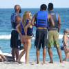 Jason Derulo et sa petite amie Daphne Joy profitent d'un après-midi ensoleillé sur la plage de Miami. Le 31 décembre 2015.