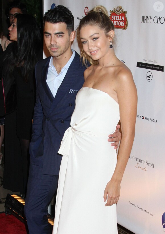 Joe Jonas et sa petite-amie Gigi Hadid - People au gala "Global Lyme Alliance - Uniting For A Lyme-Free World" à New York, le 8 octobre 2015.