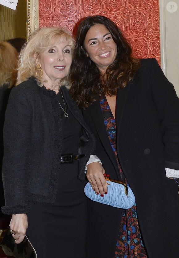 Maryse Wolinski et sa fille Elsa Wolinski lors de la générale de la pièce "Je ne veux pas mourir idiot" de Georges Wolinski au théâtre Déjazet à Paris, le 4 septembre 2015