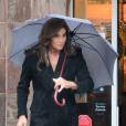 Exclusif - Caitlyn Jenner se promène, sous la pluie, dans les rues de New York, le 10 novembre 2015.