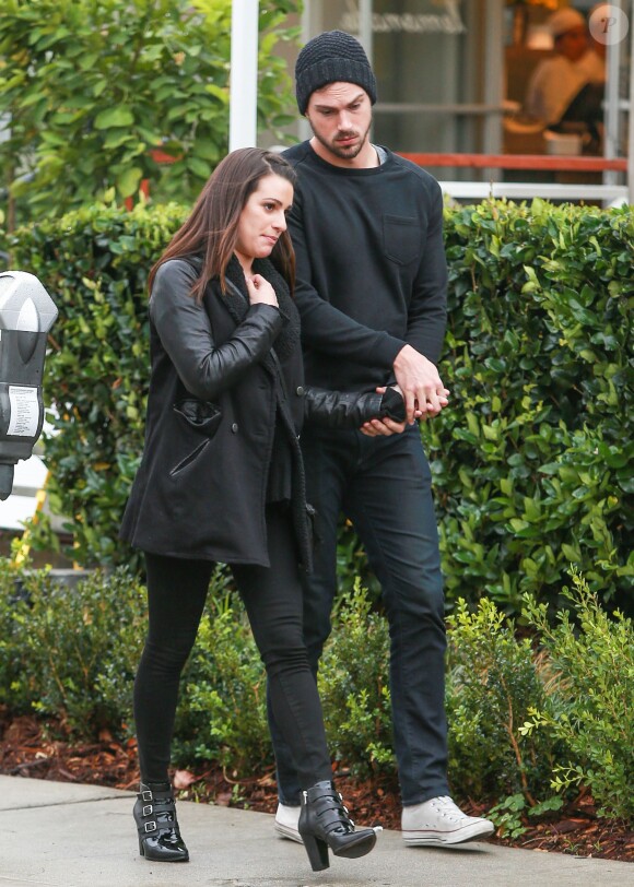 Lea Michele va déjeuner au restaurant avec son petit-ami Matthew Paetz à West Hollywood, le 22 décembre 2015.
