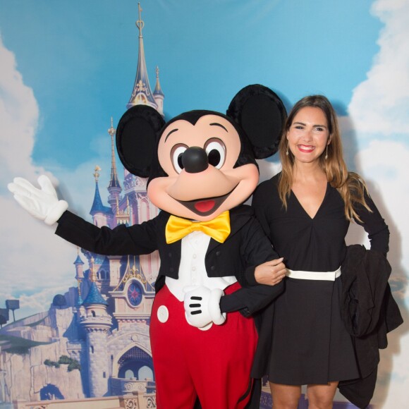 Joyce Jonathan pose avec Mickey - Lancement de la 27ème édition de l'Opération Pièces Jaunes au centre hospitalier (hôpital Delafontaine) de Saint-Denis, le 6 janvier 2015.06/01/2016 - Saint-Denis