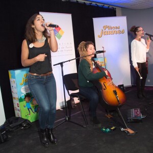 Le groupe L.E.J (Lucie, Elisa, Juliette) - Lancement de la 27ème édition de l'Opération Pièces Jaunes au centre hospitalier (hôpital Delafontaine) de Saint-Denis, le 6 janvier 2015.06/01/2016 - Saint-Denis