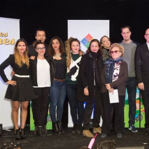 Bernadette Chirac (présidente de la Fondation Hôpitaux de Paris-Hôpitaux de France) entourée de Joyce Jonathan, Brice Conrad, du groupe L.E.J (Lucie, Elisa, Juliette), Anne Barrère, Danuta Pieter, Fabien Marsaud (Grand Corps Malade), Didier Paillard (Maire de Saint-Denis), guest - Lancement de la 27ème édition de l'Opération Pièces Jaunes au centre hospitalier (hôpital Delafontaine) de Saint-Denis, le 6 janvier 2015.06/01/2016 - Saint-Denis