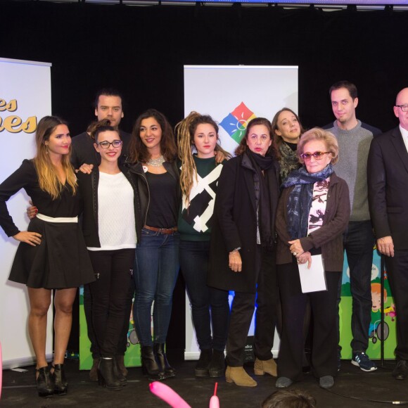 Bernadette Chirac (présidente de la Fondation Hôpitaux de Paris-Hôpitaux de France) entourée de Joyce Jonathan, Brice Conrad, du groupe L.E.J (Lucie, Elisa, Juliette), Anne Barrère, Danuta Pieter, Fabien Marsaud (Grand Corps Malade), Didier Paillard (Maire de Saint-Denis), guest - Lancement de la 27ème édition de l'Opération Pièces Jaunes au centre hospitalier (hôpital Delafontaine) de Saint-Denis, le 6 janvier 2015.06/01/2016 - Saint-Denis