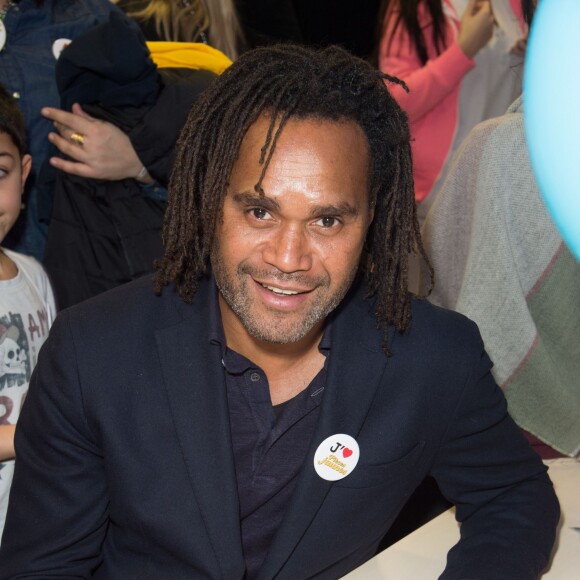 Christian Karembeu (parrain de l'Opération Pièces Jaunes) - Lancement de la 27ème édition de l'Opération Pièces Jaunes au centre hospitalier (hôpital Delafontaine) de Saint-Denis, le 6 janvier 2015.06/01/2016 - Saint-Denis