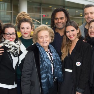 Bernadette Chirac entourée du groupe L.E.J (Lucie, Elisa, Juliette), Christian Karembeu, Brice Conrad, Joyce Jonathan, et Anne Barrère - Lancement de la 27ème édition de l'Opération Pièces Jaunes au centre hospitalier (hôpital Delafontaine) de Saint-Denis, le 6 janvier 2015.06/01/2016 - Saint-Denis