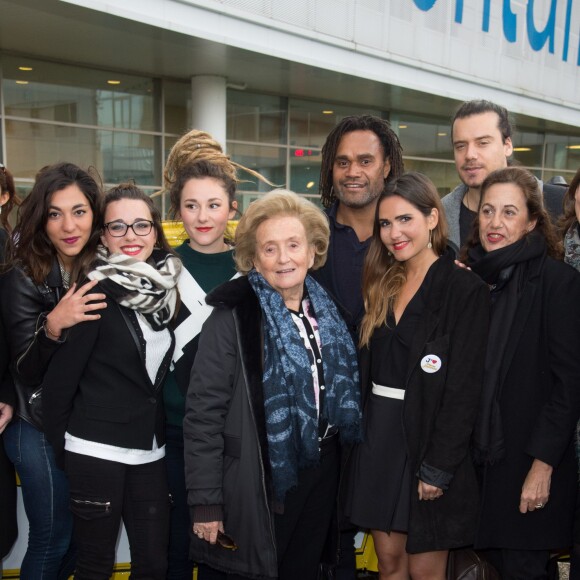 Bernadette Chirac entourée du groupe L.E.J (Lucie, Elisa, Juliette), Christian Karembeu, Brice Conrad, Joyce Jonathan, et Anne Barrère - Lancement de la 27ème édition de l'Opération Pièces Jaunes au centre hospitalier (hôpital Delafontaine) de Saint-Denis, le 6 janvier 2015.06/01/2016 - Saint-Denis