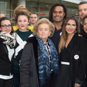 Bernadette Chirac entourée du groupe L.E.J (Lucie, Elisa, Juliette), Christian Karembeu, Brice Conrad, Joyce Jonathan, et Anne Barrère - Lancement de la 27ème édition de l'Opération Pièces Jaunes au centre hospitalier (hôpital Delafontaine) de Saint-Denis, le 6 janvier 2015.06/01/2016 - Saint-Denis