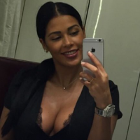 Ayem Nour : Son selfie sexy et ultra-décolleté choque ses fans !