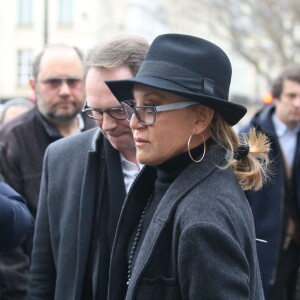 La chanteuse Sheila - Obsèques de Michel Delpech en l'église Saint-Sulpice à Paris, le 8 janvier 2016.