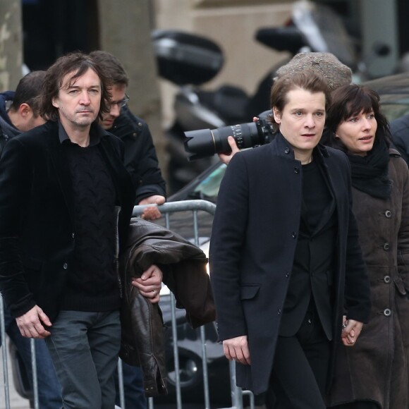 Cali, Bénabar et sa femme Stéphanie - Obsèques de Michel Delpech en l'église Saint-Sulpice à Paris, le 8 janvier 2016