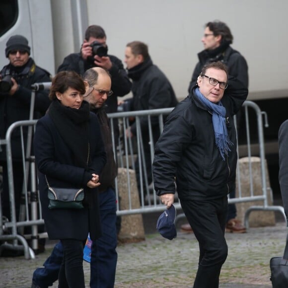 Daniela Lumbroso et Julien Lepers - Obsèques de Michel Delpech en l'église Saint-Sulpice à Paris, le 8 janvier 2016.