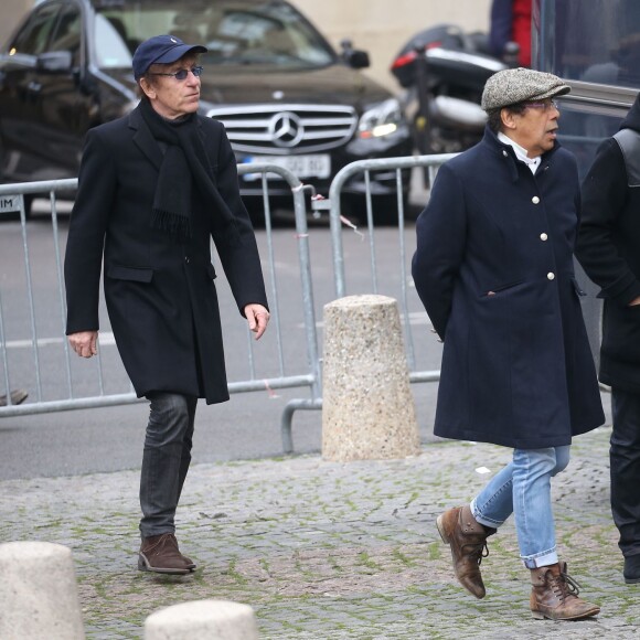 Alain Souchon et Laurent Voulzy - Obsèques de Michel Delpech en l'église Saint-Sulpice à Paris, le 8 janvier 2016.