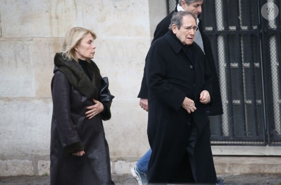 Robert Hossein et sa femme Candice Patou - Obsèques de Michel Delpech en l'église Saint-Sulpice à Paris, le 8 janvier 2016.