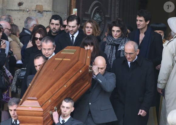 Geneviève Delpech, membres de la famille, Pauline Delpech - Obsèques de Michel Delpech en l'église Saint-Sulpice à Paris, le 8 janvier 2016.