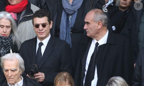 Marc Lavoine et Pascal Nègre - Sorties des obsèques de Michel Delpech en l'église Saint-Sulpice à Paris, le 8 janvier 2016.